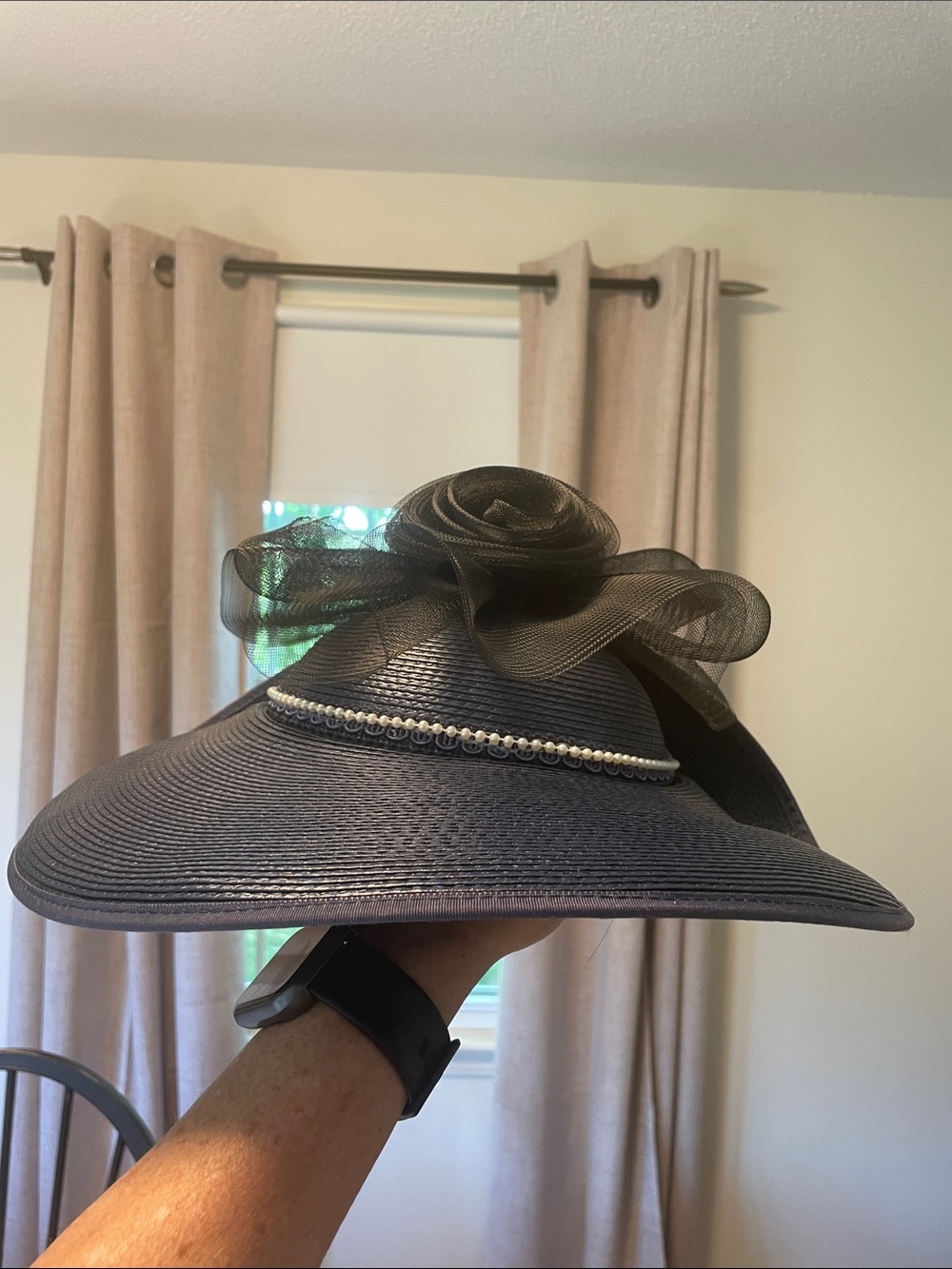 Elegant Navy Blue Wide-Brim Fascinator Hat with Rosette and Pearl Trim
